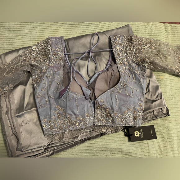 Loukiya silver sateen sari and blouse - Brand new with tag - Picture 4 of 7